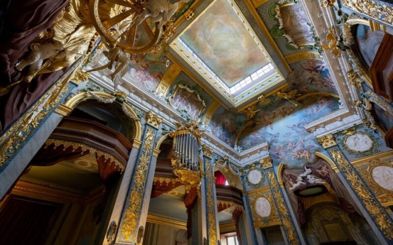 Skip-the-line Charlottenburg Palace Private Tour & Transfers - Admire the Palace Gardens