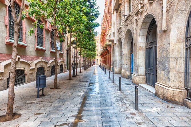 Skip The Line - Early Picasso Museum and Born Neighborhood - Meeting Point