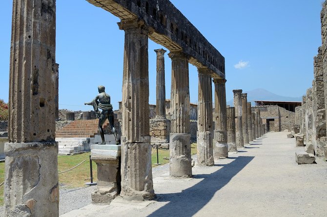 Skip the Line Full Day Tour of Pompeii Through the Ancient Domus - Exploring the Ancient Domus