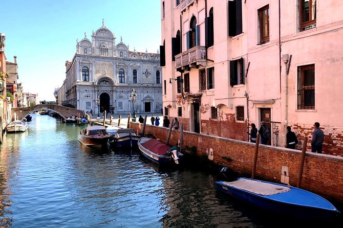 Skip the Line: Morning Venice Gondola Ride, Walking Tour & St Marks Basilica - Guided Walking Tour Insights