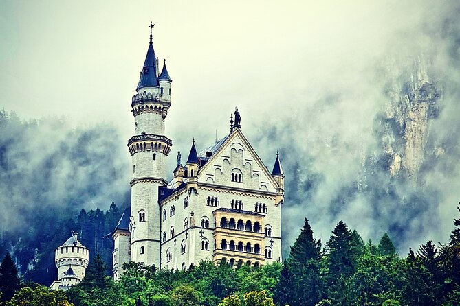 Skip-The-Line: Neuschwanstein Castle Tour From Hohenschwangau - Architect and History of the Castle
