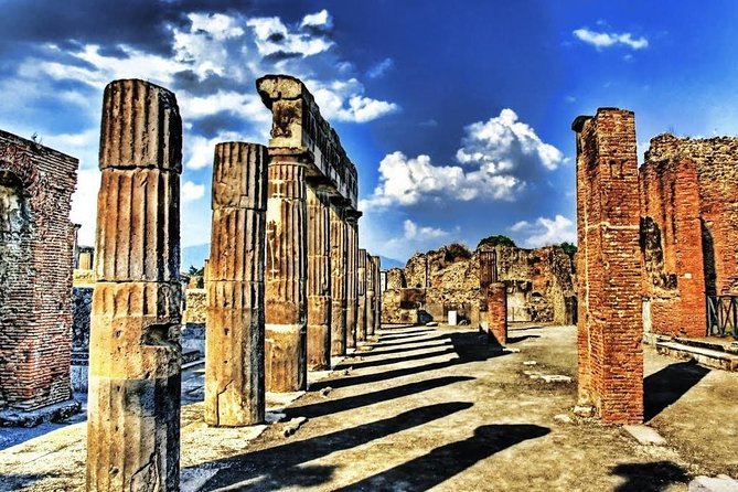 Skip-the-Line Pompeii and Vesuvius Tour - Discovering Pompeiis Rich History