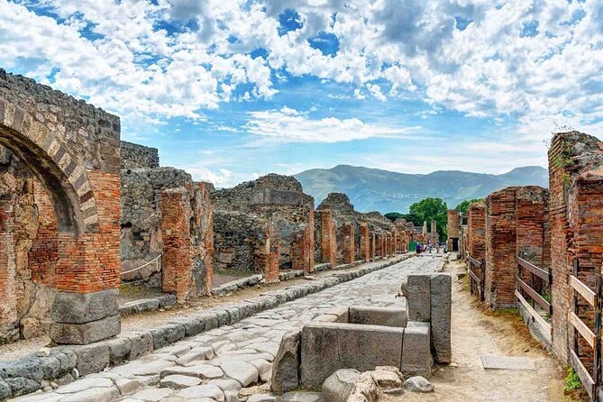 Skip the Line Pompeii: Fast Track Entrance and Audio Guide - Key Points