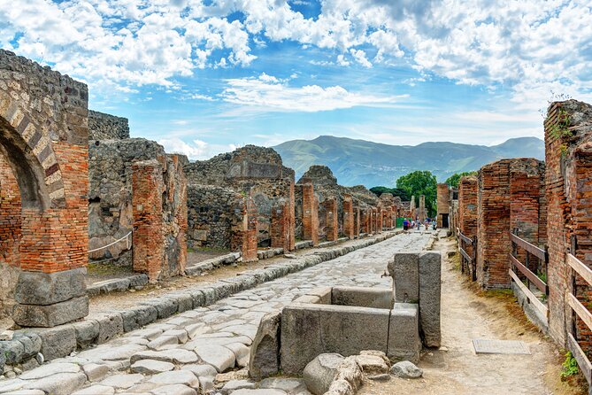 Skip the Line Pompeii Guided Tour With Archaeologist - Meeting and Pickup Details