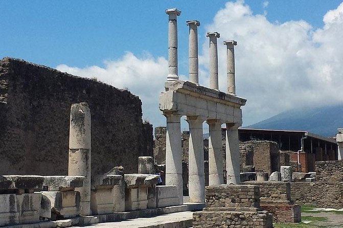 Skip the Line Private Pompeii Guided Tour - Meeting and Pickup
