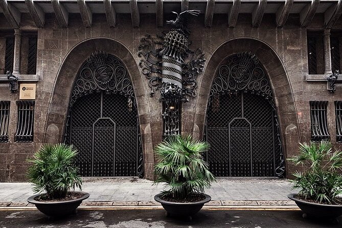 Skip-the-Line Private Tour of the Güell Palace by Gaudi - Booking and Confirmation
