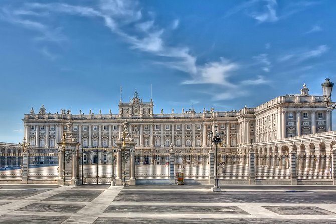 Skip the Line Royal Palace Madrid + Old City Guided Tour - Quick Points