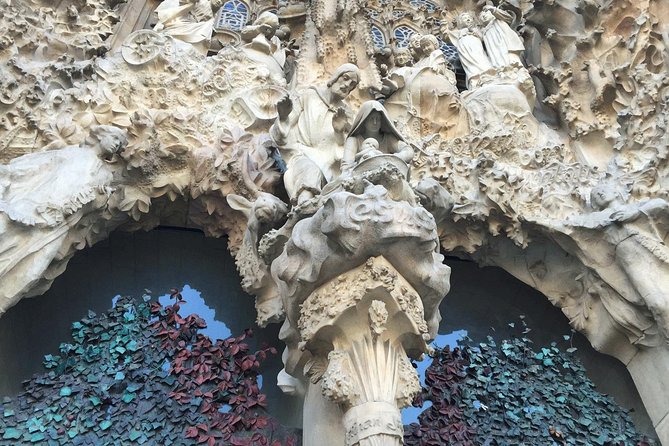 Skip The Line Sagrada Familia Small Group Tour - Exploring Sagrada Familia