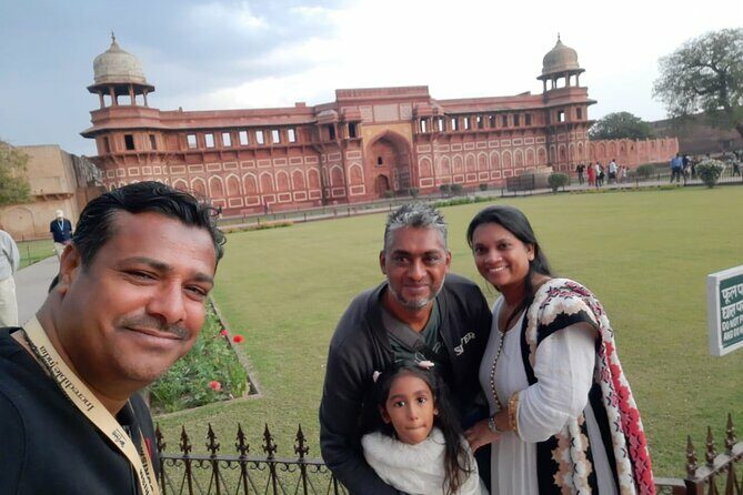 Skip-the-Line Taj Mahal Red Fort &Baby Taj Tour from Delhi by Car - Lunch: A 5-Star Culinary Escape