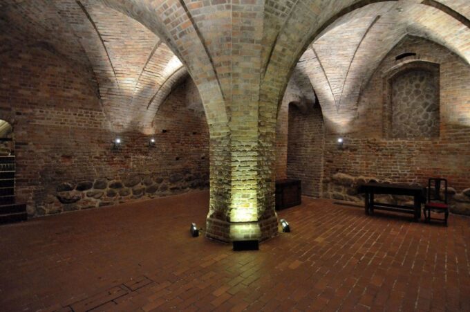 Skip-the-Line Warsaw Royal Castle Private Guided Tour - Tour Booking and Availability