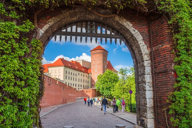 Skip-the-Line Wawel Castle Chambers Private Tour - Meeting and Pickup Details