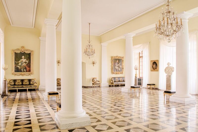 Skip-the-Line Wawel Castle Chambers Private Tour - Alternative Tours on Mondays