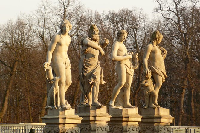 Skip-the-Line Wilanow Palace and Gardens Private Guided Tour - History and Significance