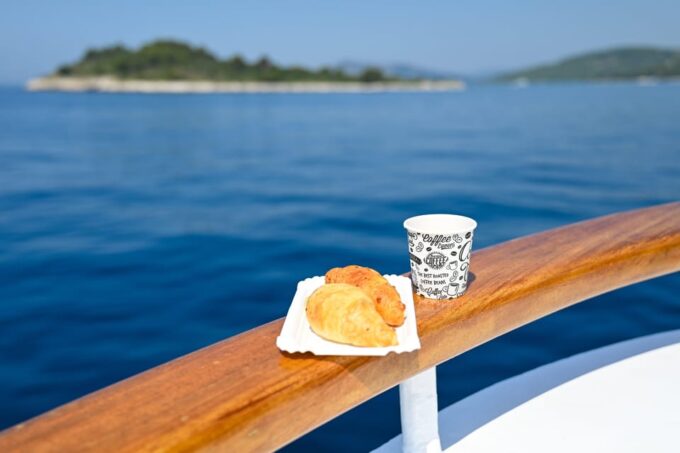 Slatine: Blue Lagoon, Shipwreck & Trogir All Inclusive Tour - Exploring the Blue Lagoon