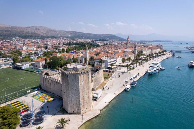 Slatine: Blue Lagoon, Shipwreck & Trogir All Inclusive Tour - Visiting the Shipwreck