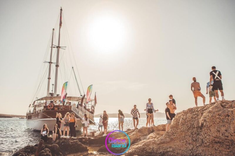 Sliema: Sailboat Party With an Open Bar, Food, and Swimming - Participant Feedback