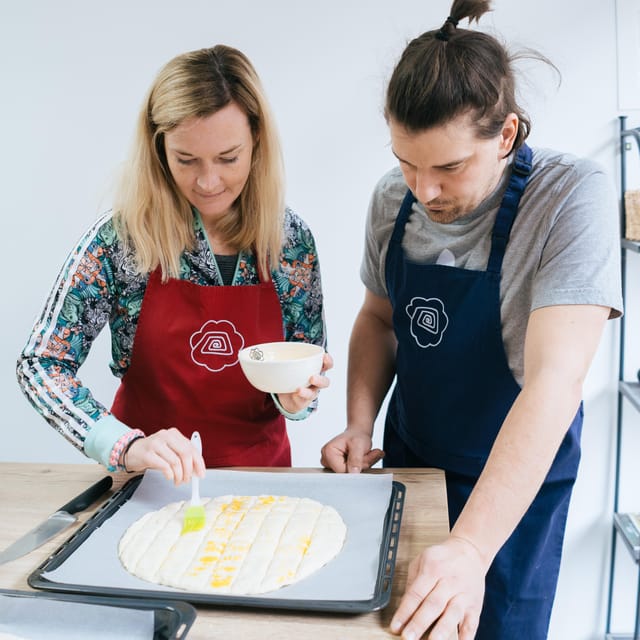 Slovenia: Belokranjska Pogača Cooking Class - Atmosphere and Community