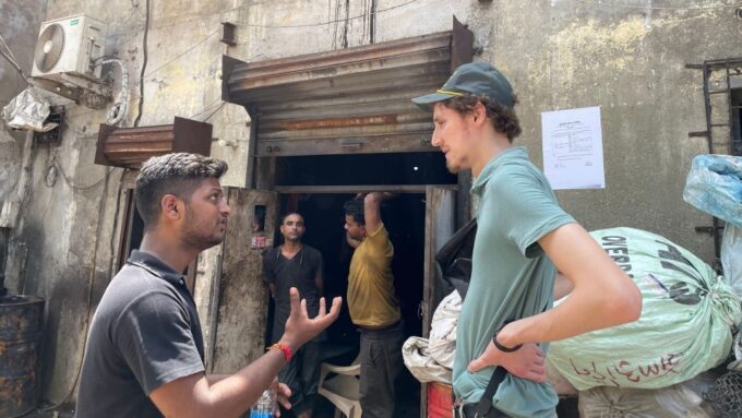 Slum Tour: Inside Dharavis Vibrant Community - Community Resilience and Creativity