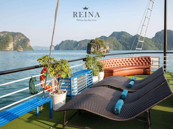Small Deluxe Cruise in Halong Bay Day With Lunch and Sunset - Since You Asked