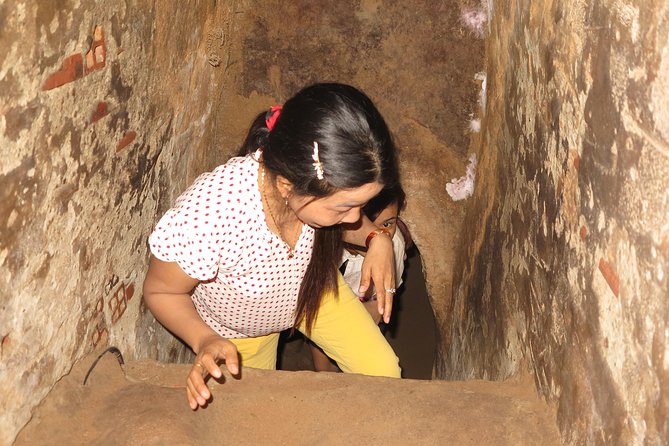 Small-Group 1-Day Tour: Cu Chi Tunnels & Mekong Delta - Exploring the Cu Chi Tunnels
