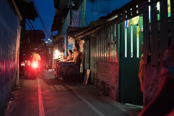 Small-Group Bangkok Hidden Paths Night Biking Tour With Guide - Exploring the City at Night