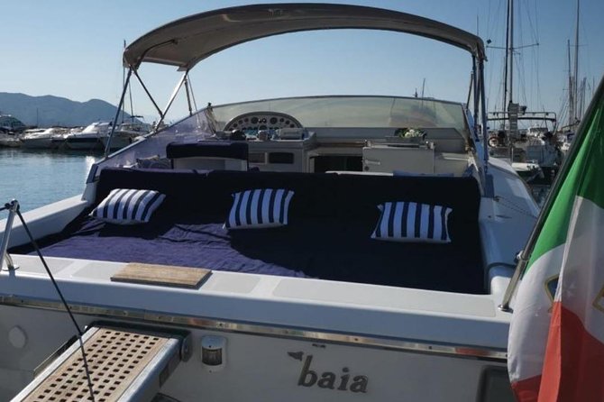 Small Group Boat Tour to Capri With Aperitif - Quick Points
