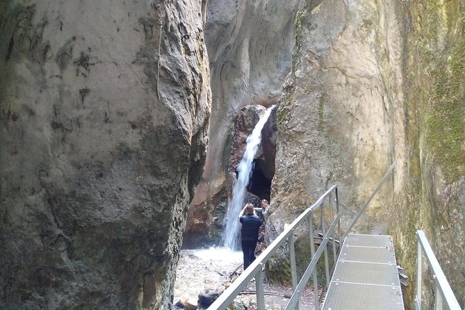 Small-Group Castle, Canyon and Sparkling Wine Day Trip From Brasov - Itinerary and Activities