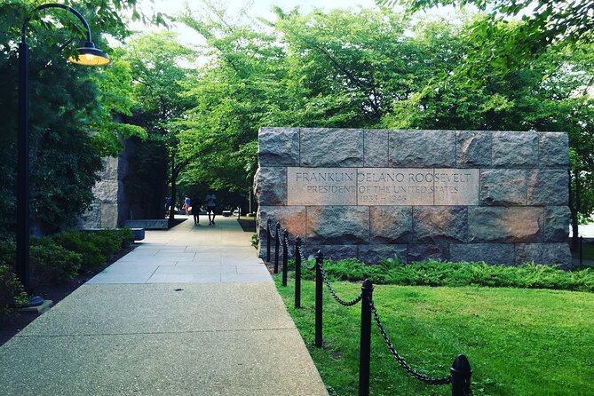 Small-Group Cherry Blossoms and Monuments Walking Tour - Visiting Historic Monuments
