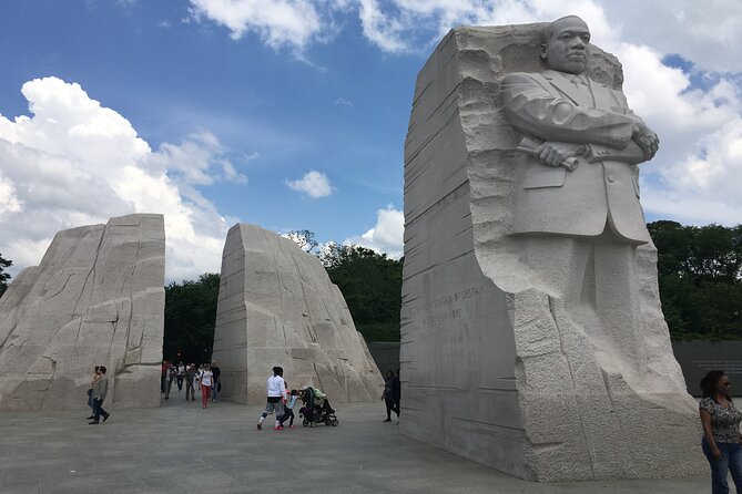 Small-Group Cherry Blossoms and Monuments Walking Tour - Guides Expertise and Praise