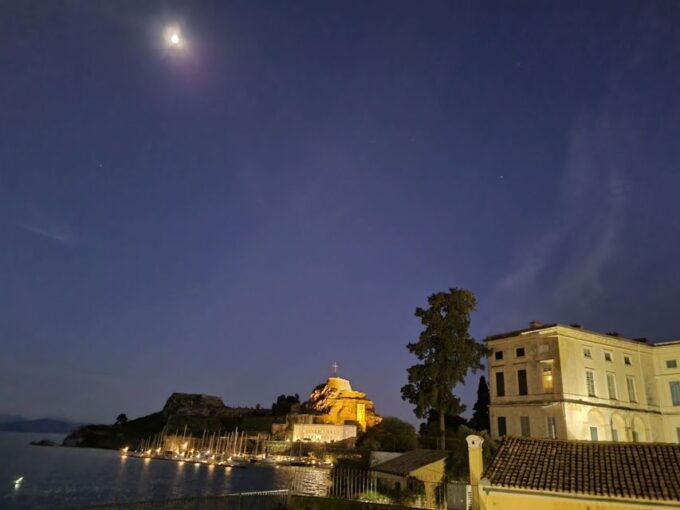 Small Group: Corfu Evening Walking Tour With a Glass of Wine - What to Bring