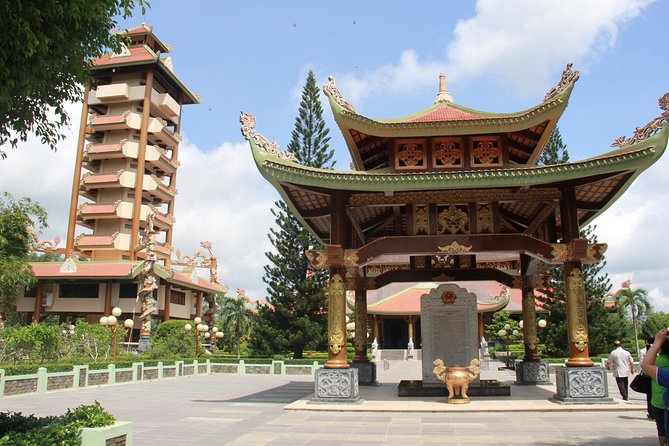 Small-group Cu-Chi Tunnel: 1-Day Ben-Duoc Temple & Liberated Zone - Vietnamese Set Menu Lunch