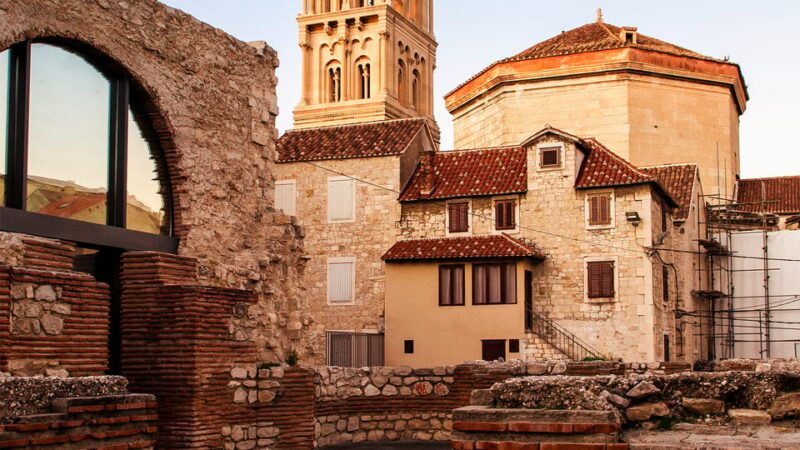 Small Group Diocletians Palace Tour + Vestibule Dome Selfie - Tour Highlights