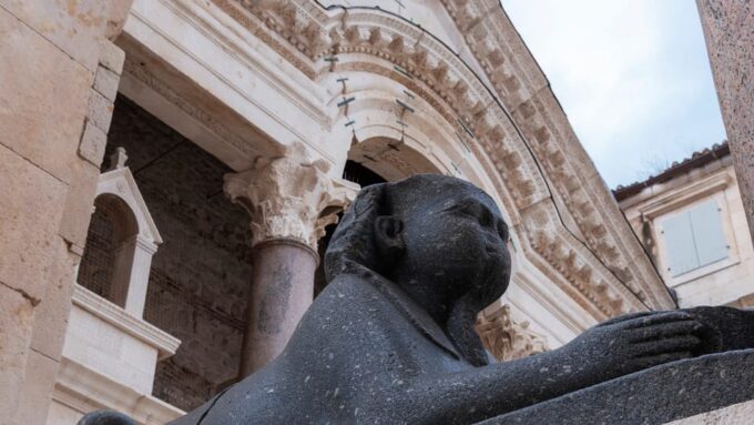 Small Group Diocletians Palace Tour + Vestibule Dome Selfie - Diocletians Legacy