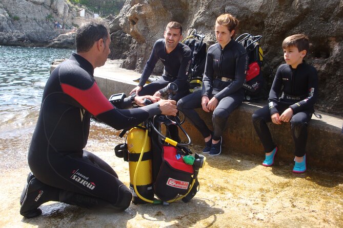 Small Group Diving Adventure in Menorca - Group Size and Cancellation