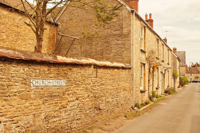 Small-Group Downton Abbey and Highclere Castle Tour From London - Exploring Bampton Village