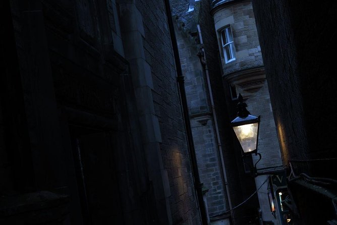 Small Group Edinburgh Night Walking Tour With Underground Vaults - Uncovering Supernatural Legends