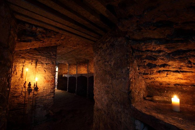 Small Group Edinburgh Night Walking Tour With Underground Vaults - Tour Inclusions and Exclusions