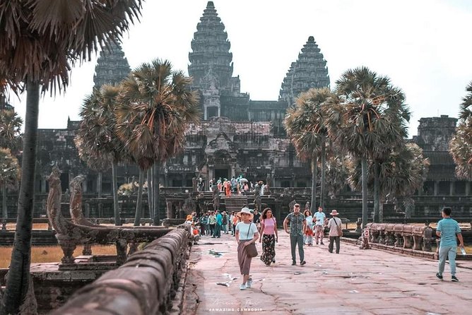 Small-Group Explore Angkor Wat Sunrise Tour With Guide - Accessibility and Participation