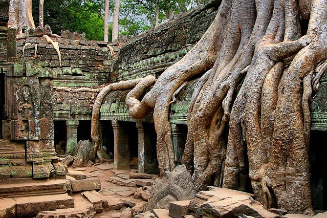 Small-Group Explore Angkor Wat Sunrise Tour With Guide From Siem Reap - Group Size