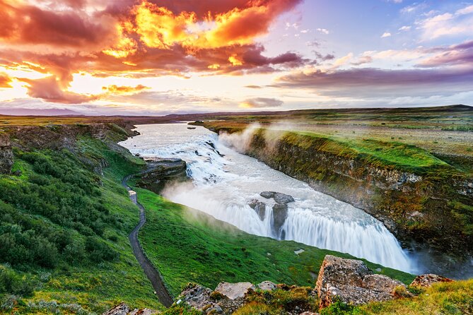 Small Group Golden Circle Tour: the # 1 - Lunch at Farm & Luxury Hot Sea Baths - Top Attractions in the Golden Circle