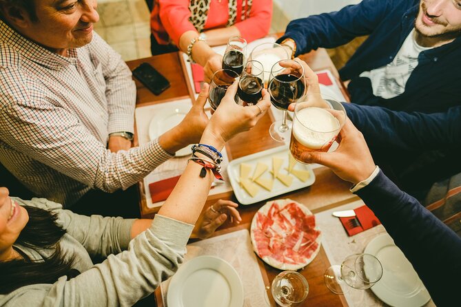 Small-Group Jewish Quarter Walking Tour With Tasty Tapas & Drinks - Photographic Opportunities