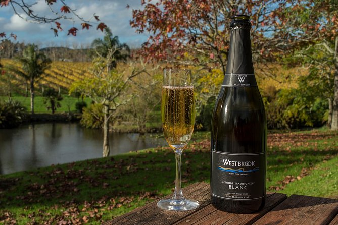 Small-Group Kumeu Wine Country Tour Includes Wine Tastings & Lunch - Inclusions and Logistics
