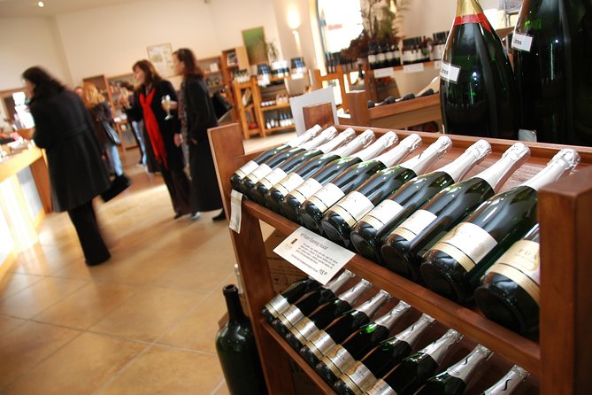 Small-Group Kumeu Wine Country Tour Includes Wine Tastings & Lunch - Winery Experiences and Tastings