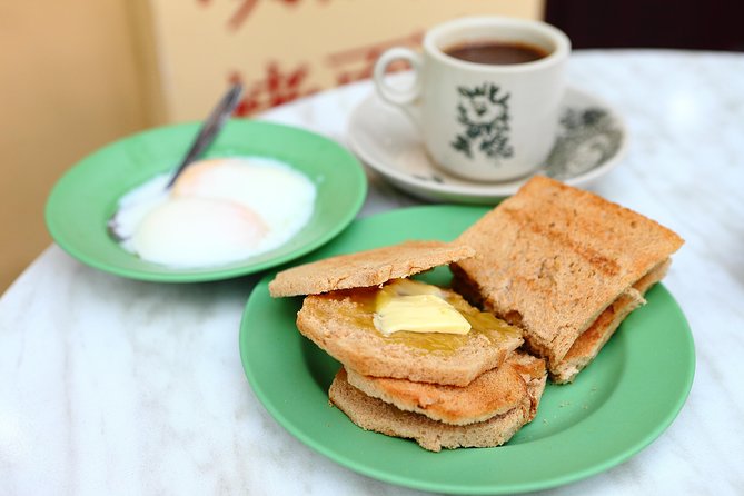 Small Group: Michelin and Local Hawker Food Tour - Local Hawker Food Tastings
