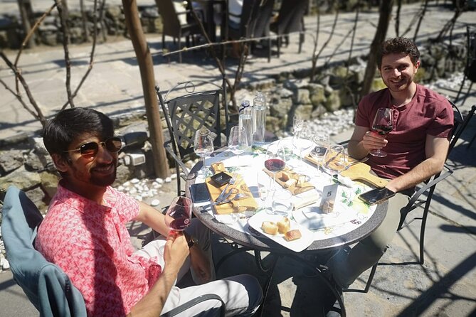 Small Group Pompeii Wine Tasting With Lunch & Transfer Included - Positive Guest Reviews and Feedback