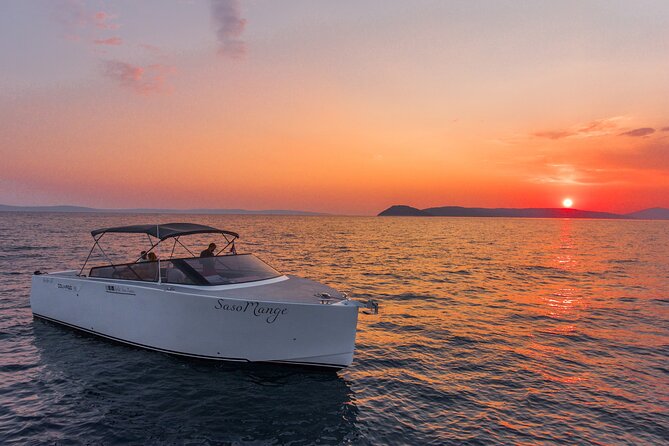 Small Group Powerboat Sunset Cruise - Group Size and Traveler Capacity