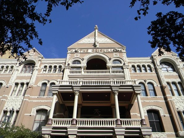 Small Group Pub Walk Tour in Austin With Professional Guide - Visiting Historic Driskill Hotel