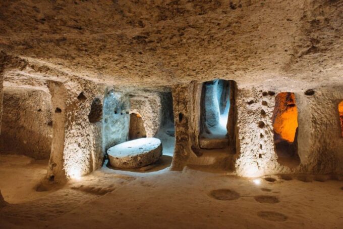 Small Group Red Plus Tour With Spanish Guide, Lunch&Tickets - Pickup