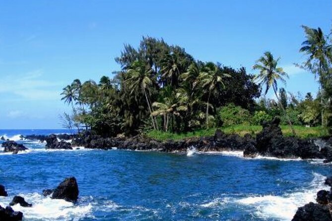 Small Group Road to HāNa Tour 6 to 8 Passengers - Booking and Logistics