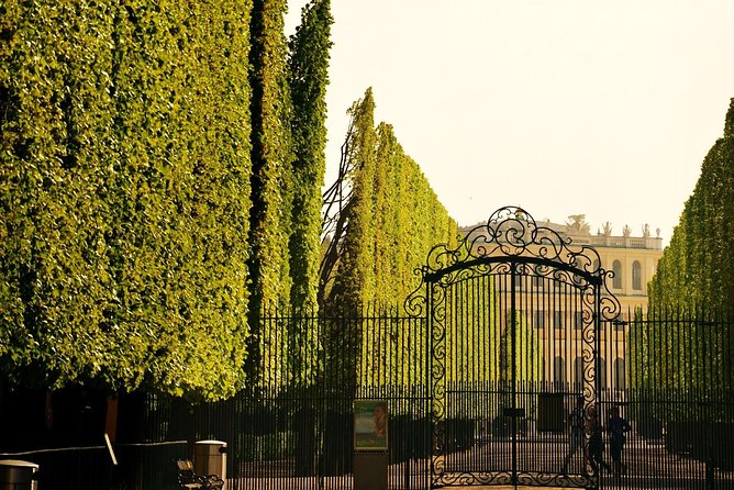 Small-Group Schönbrunn Palace Half-Day Tour With a Historian Guide - Notable Artifacts and Features